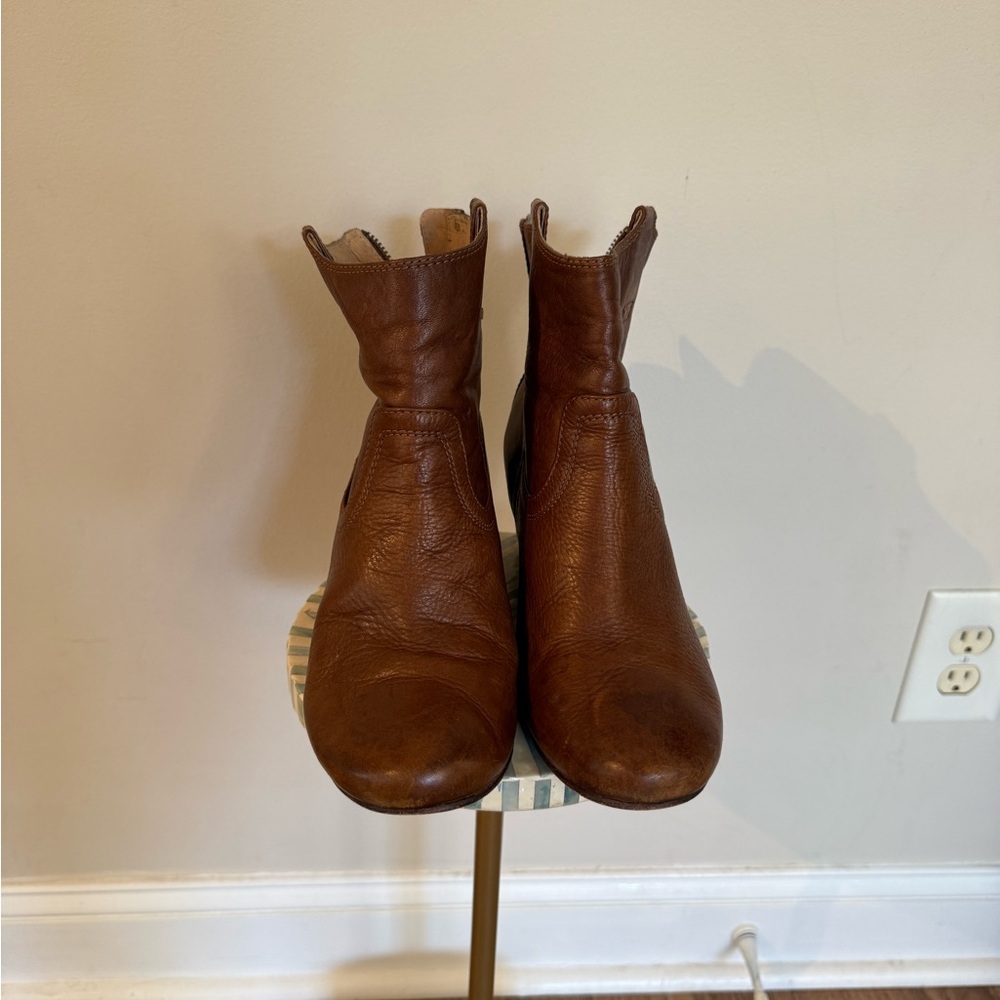 Frye Carson Tan Leather Hidden Wedge Ankle Booties Brown